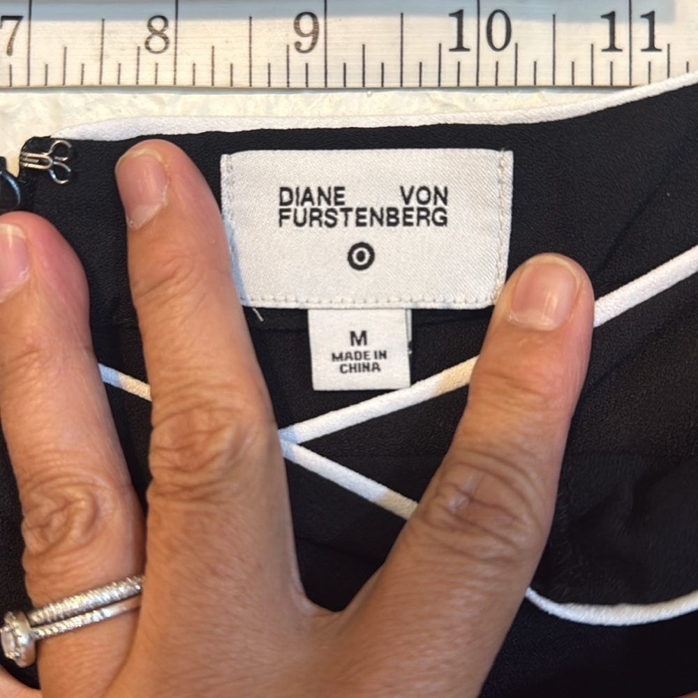 Diane Von Furstenberg Black Skort with White Piping M preppy - Picture 3 of 6